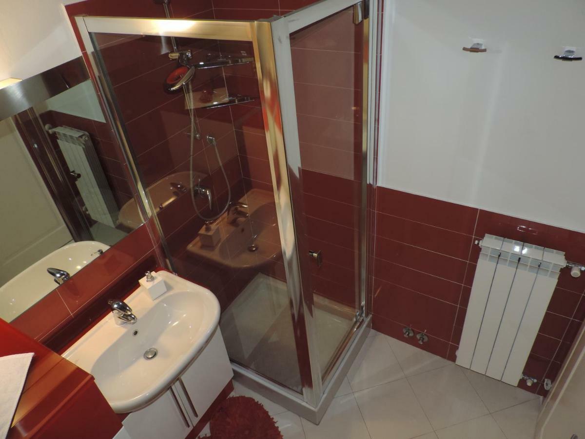Feeling At Home - Varese Apartment Екстер'єр фото