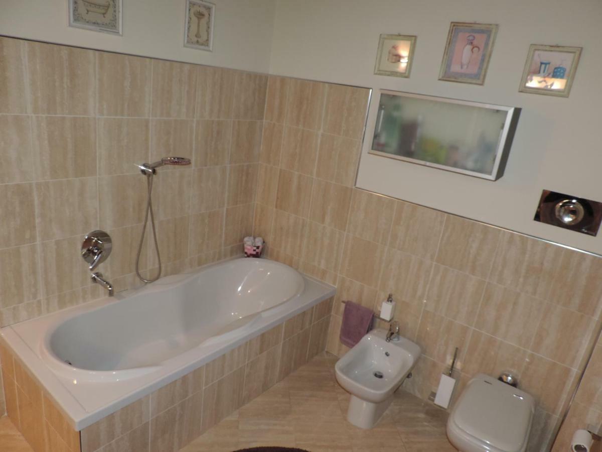 Feeling At Home - Varese Apartment Екстер'єр фото